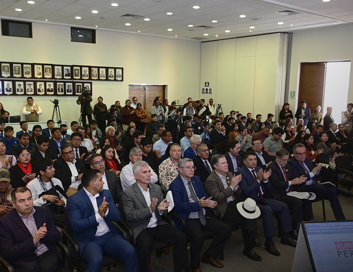 Conferencia de prensa – Rumbo a PERUMIN.