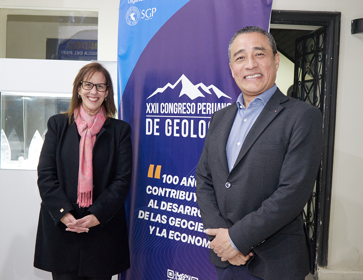 Natalia Valle y Luis Rivera en el lanzamiento del XXII Congreso Peruano de Geología
